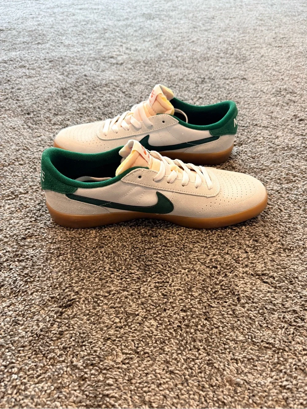 NEW - Size 10M/11.5W - Nike SB Sneakers Heritage Vulc Green Sail - CD5010-104